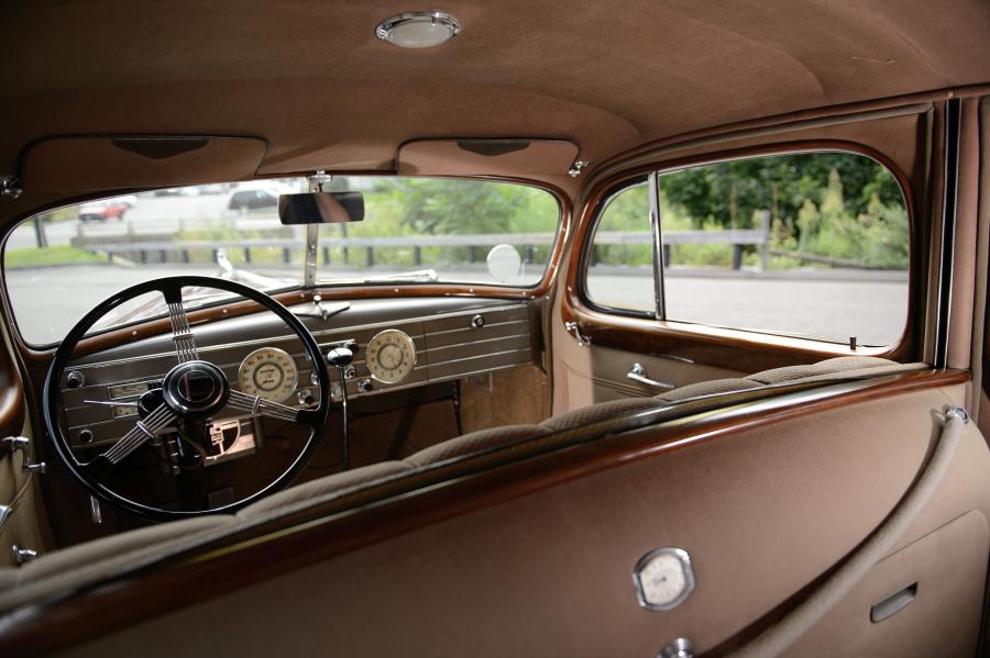  Cadillac Twelve Formal Sedan by Fleetwood 1937 года  (фото 9 из 26)